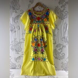 Vintage 70s Mexican Dress
Embroidered Midi Peasant Style
Small